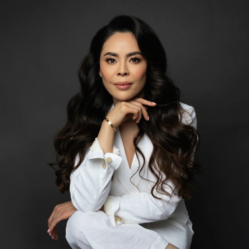 Dr. Adelyn Ho, female plastic surgeon in Vancouver